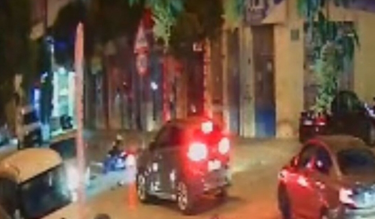 Park-halinde-cikan-otomobile-carpan-motosikletli-yaralandi-featured