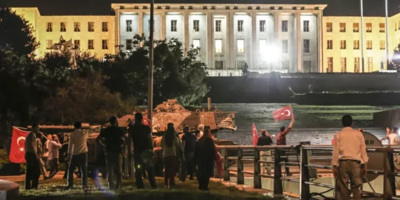 Siyasilerden 15 Temmuz mesajları: Tarihi dönüm noktası
