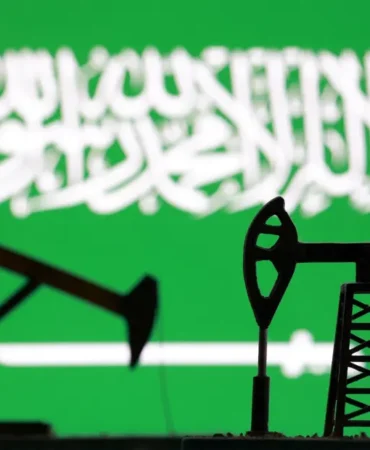 Suudi-Arabistan-petrolde-tarihin-en-buyuk-indirimini-yapti-featured