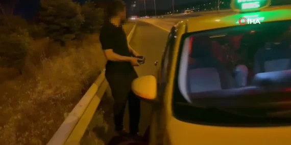 Ticari taksiyle göçmen kaçıran insan tacirleri yakalandı