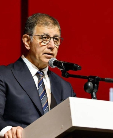 Torenle-AK-Parti-Rozeti-Takilmasi-sasirtici-olmaz-featured