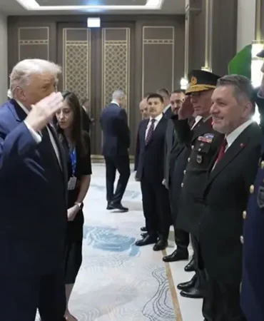 Trump-karsilama-heyetindeki-Turk-komutanlara-asker-selami-verdi-featured