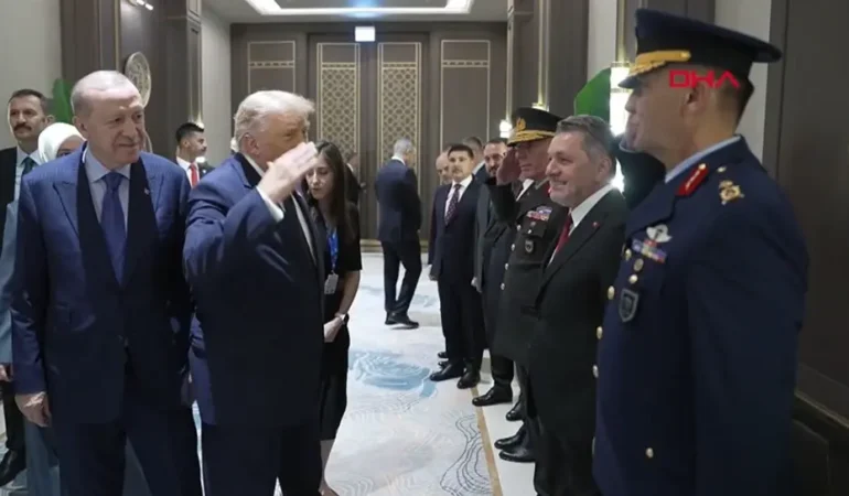 Trump-karsilama-heyetindeki-Turk-komutanlara-asker-selami-verdi-featured