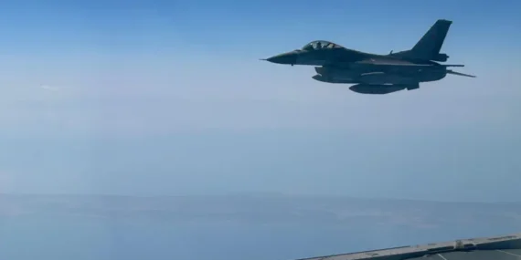 Türk jetleri Kıbrıs’ın güneyinde eğitim uçuşu gerçekleştirdi