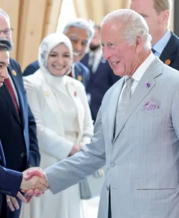 Turkiye-Destegiyle-Cambridge-Merkez-Camisi-Kral-Charlesi-Agirladi-featured