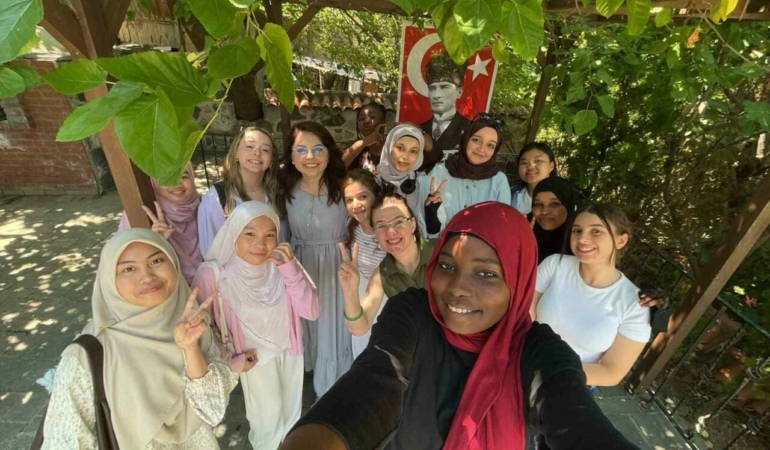 Uluslararasi-Ogrencilerle-Turk-El-Sanatlari-Dunyaya-Tasiniyor-featured