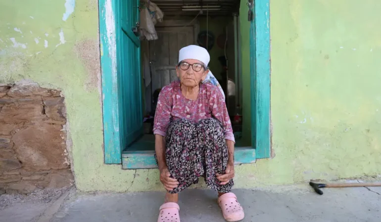 Ummu-nine-yillardir-tuvalet-ve-banyosuz-yasiyor-misafir-kabulunu-engelliyor-featured