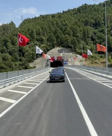 Yalova-Yolunda-Seyahat-Suresi-19-Dakikadan-3-Dakikaya-Inecek-featured