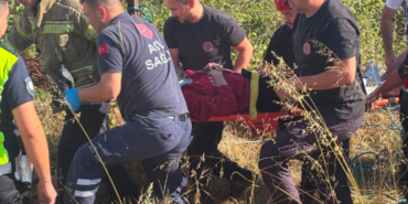 Bursa’da virajı alamayan motosiklet dereye yuvarlandı: 1 yaralı