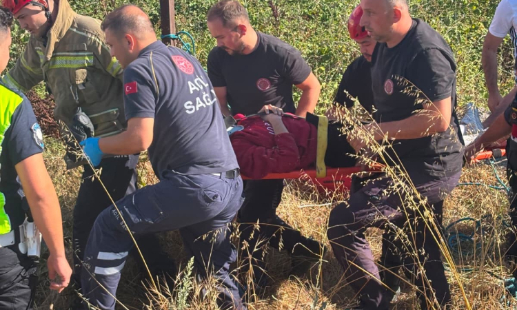 Bursa’da virajı alamayan motosiklet dereye yuvarlandı: 1 yaralı