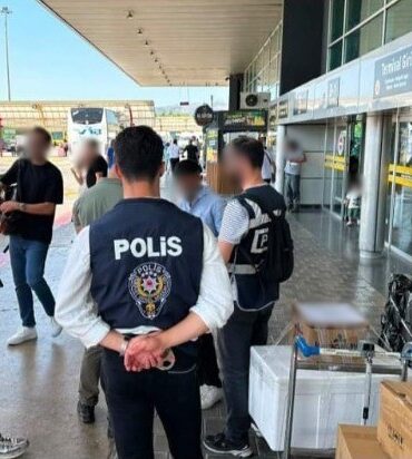 Bursa’da düzensiz göç önleme ve organizatör yakalama operasyonları