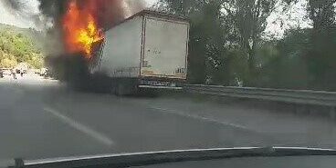Gemlik’te seyir halindeki tırda yangın paniğe yol açtı