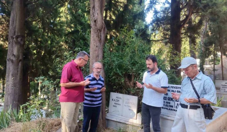 Kazım Baykal’ın 33. ölüm yıldönümünde mezarı başında anıldı