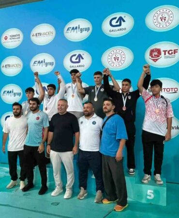 Minikler Güreş Türkiye Şampiyonası’nda Bursa damgası: 14 madalya