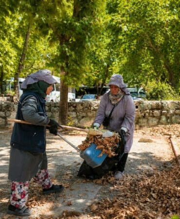 Karacabey’de Parklar ve Yeşil Alanlarda Yoğun Mesai
