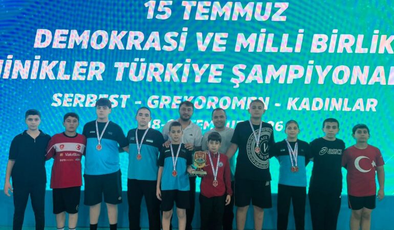 Güreşte Yıldırım Rüzgarı: 14 Madalya ve 2 Kupa