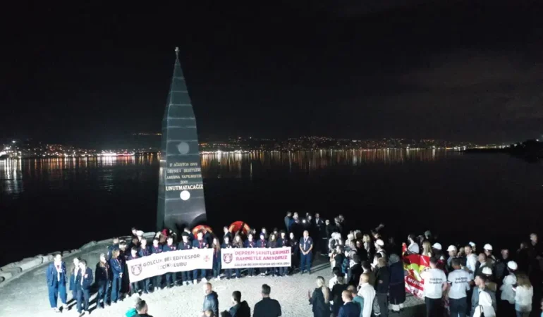 17-Agustos-Marmara-depreminde-27-yil-anma-torenleri-duzenlendi-featured