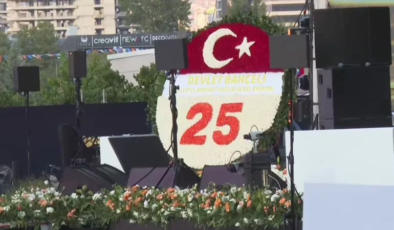 AK-Parti-258217inci-yil-kutlamasi-basladi-Bahceli8217den-celenk-featured