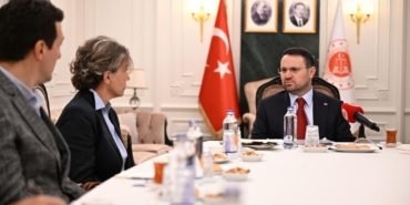 Adalet-Bakani-Gurlek-Oktay-ve-Mumcu-ailesiyle-gorustu-featured