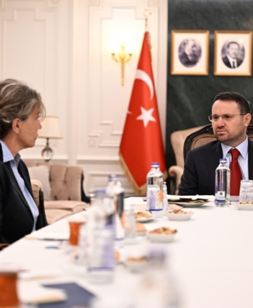 Adalet-Bakani-Gurlek-Oktay-ve-Mumcu-ailesiyle-gorustu-featured