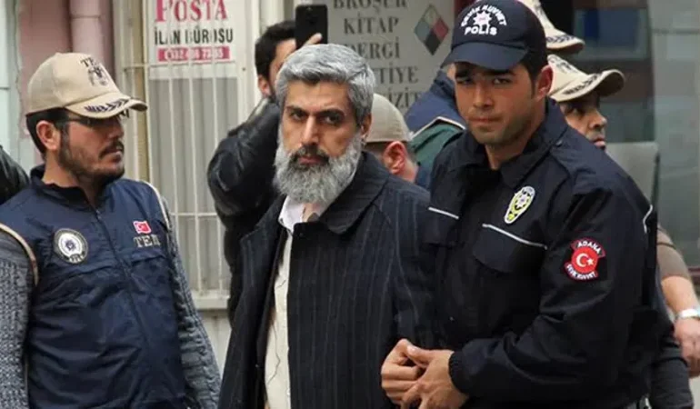 Adana8217da-Alparslan-Kuytul-ve-esi-gozaltinda-featured