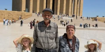 Adiyamanli-aile-34-yil-sonra-ikizlere-kavustu-Anitkabir-featured