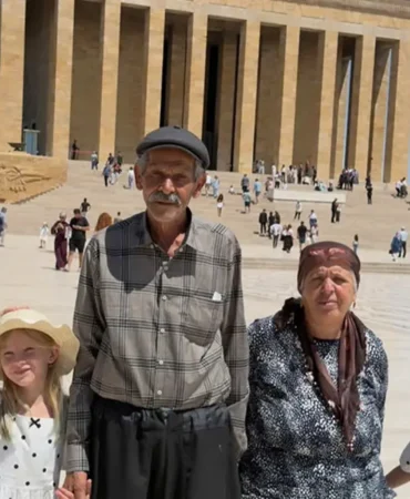 Adiyamanli-aile-34-yil-sonra-ikizlere-kavustu-Anitkabir-featured