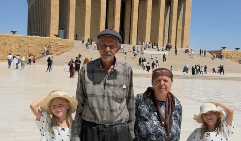 Adiyamanli-aile-34-yil-sonra-ikizlere-kavustu-Anitkabir-featured