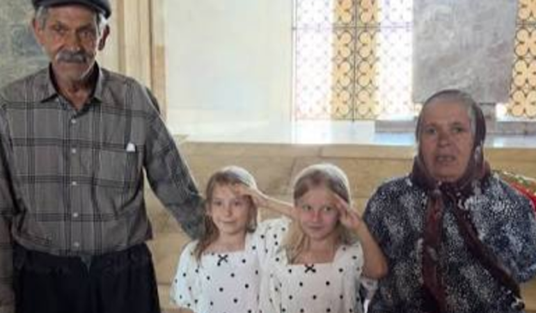 Adiyamanli-ciftin-34-yil-sonra-ikizleriyle-Anitkabir-ziyareti-featured