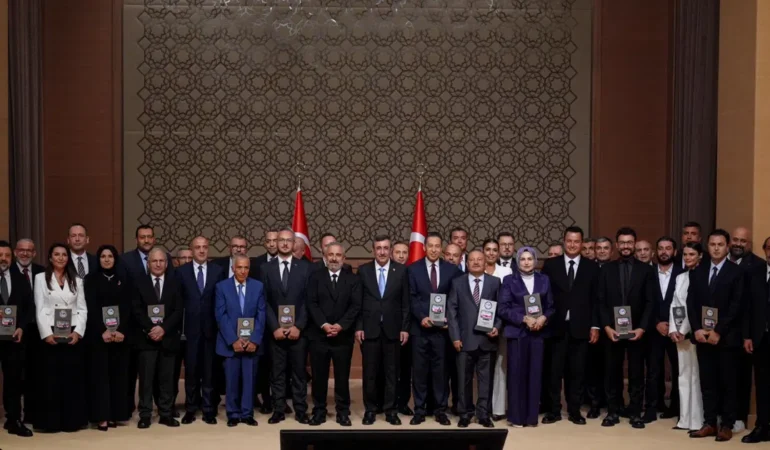 Anadolu-Medya-Odulleri-sahiplerini-buldu-featured