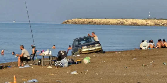 Antalya’da caretta yuvasına yasa dışı kamp yapıldı