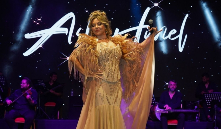 Asli-Hunel-Kulturparkta-Uluslararasi-Bursa-Festivalinde-sahne-aldi-featured