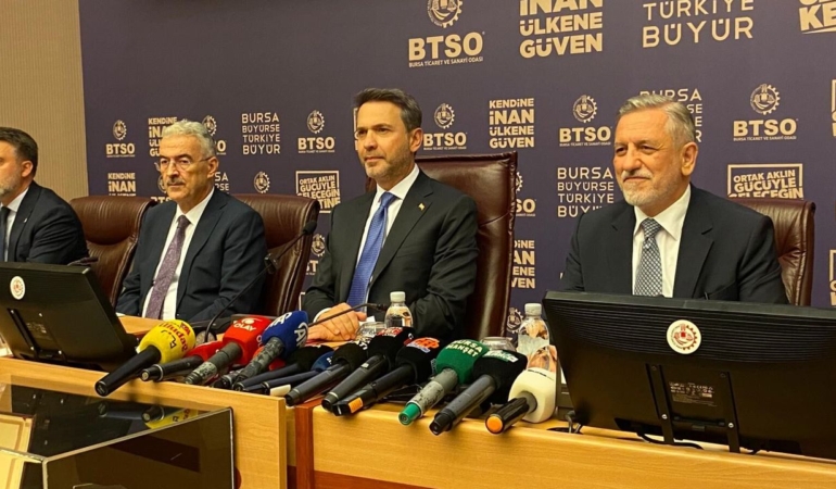 Bakan-Bayraktar-BTSO-Meclisi8217nde-sanayicilerle-bir-araya-geldi-featured