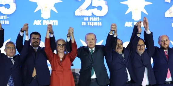 Başkent’te 25. yıl töreninde 7 belediye başkanı AK Parti’ye katıldı