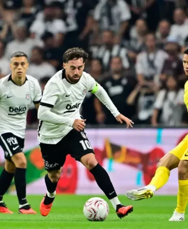 Besiktas-taraftarlarinin-onunde-Eyupspor-macina-cikiyor-featured