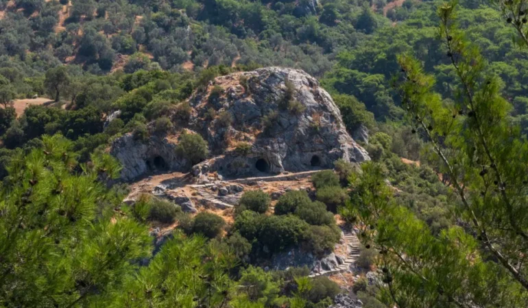 Bornovadaki-magara-Homerosun-yazdigi-iddiasi-gundemde-featured