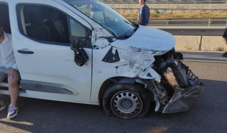Bursa-Balikesir-karayolunda-5-aracin-zincirleme-kazasi-1-yarali-featured