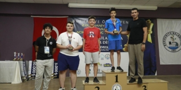 Bursa-Buyuksehir-Belediyespor-satrancta-iki-kupa-kazandi-featured