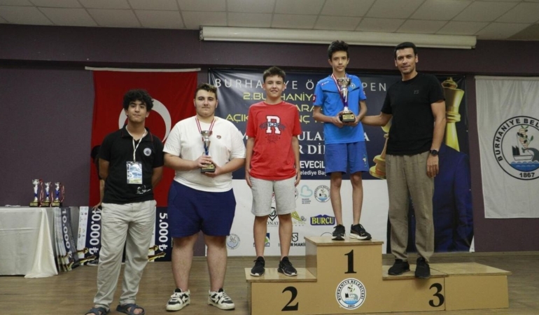 Bursa-Buyuksehir-Belediyespor-satrancta-iki-kupa-kazandi-featured