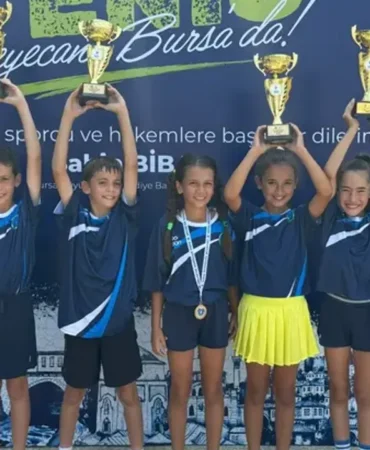 Bursa-Buyuksehir-Belediyespor-teniscileri-sampiyonluk-yakaladi-featured