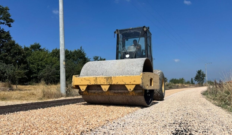 Bursa-Buyuksehir-Inegol8217de-3-mahallede-10-km-yolu-yeniliyor-featured