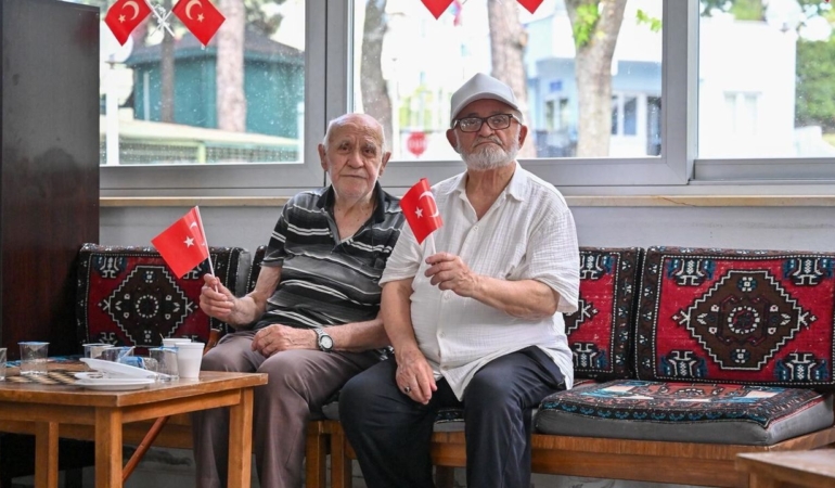 Bursa-Buyuksehir-huzurevinde-30-Agustos-coskusu-featured