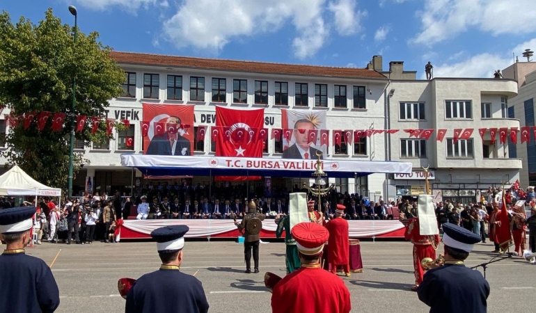 Bursa-merkezinde-30-Agustos-torenleri-Heykel8217de-gerceklesti-featured