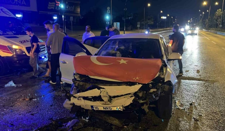 Bursa8217da-ters-yon-kazasi-7-kisi-yaralandi-featured