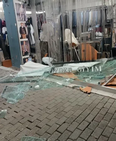 Bursada-vitrine-giren-arac-surucusu-kacti-featured