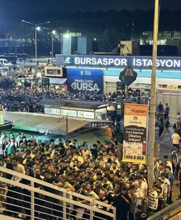 Bursaspor-Taraftari-Futbol-Taraftari-Tiyatro-Seyircisi-Degildir-featured
