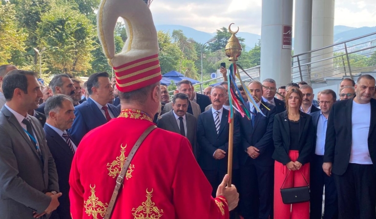 Buyukataman-Osmangazi-Kongresi8217ne-mehter-ve-kilic-kalkanla-geldi-featured