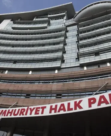 CHP-YDK-toplantida-81-dosya-ele-alindi-isimler-istifa-etmeyecek-featured
