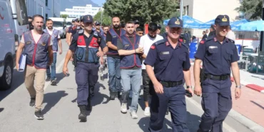 Dolandiricilar-4-milyonluk-altini-alan-kadina-kuryeyi-buldu-featured