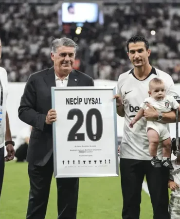 Dolmabahce8217de-Besiktasli-Necip-Uysal-icin-veda-featured